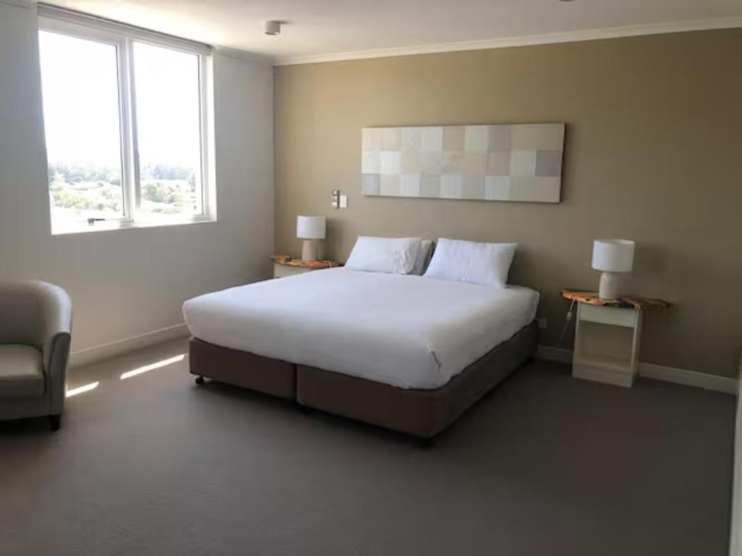 Base Holidays - Ettalong Beach Premium Apartments Buitenkant foto